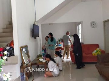 SiMelda Rumah 2 Lantai Depan Mall DTC Depok