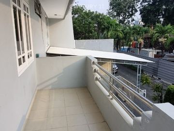 Rumah Posisi Hoek 2 Lantai Lokasi Sunter Bisma Jakarta Utara