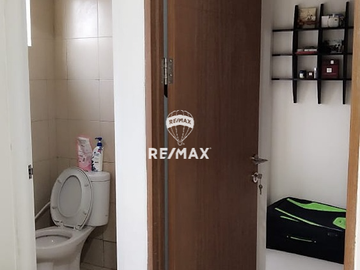 Dijual 2BR Semi Furnish Oak Tower B – Lantai 20, Sky Garden, Pool, 3 Menit LRT, Siap Huni