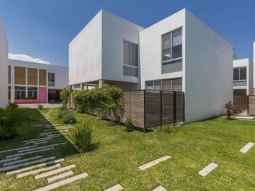 Venta casa 3 recámaras, 153 m2, alberca, Xochitepec, Mor. al sur de Cuernavaca