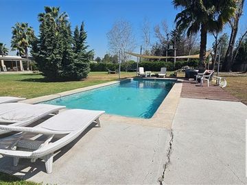 VENTA MODERNA LUMINOSA CASA EN COND. CHICUREO LOS INGLESES