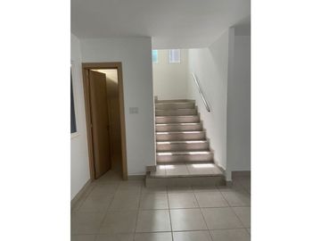 SE VENDE HERMOSA CASA EN PH VICTORIA CON 2 NIVELES