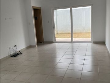 SE VENDE HERMOSA CASA EN PH VICTORIA CON 2 NIVELES