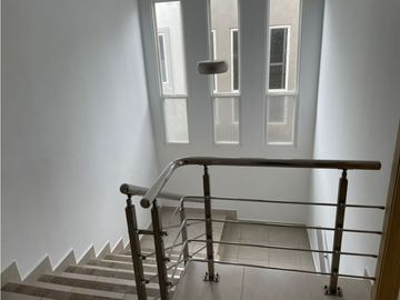 SE VENDE HERMOSA CASA EN PH VICTORIA CON 2 NIVELES
