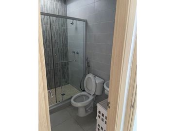 SE VENDE HERMOSA CASA EN PH VICTORIA CON 2 NIVELES