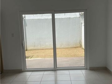 SE VENDE HERMOSA CASA EN PH VICTORIA CON 2 NIVELES
