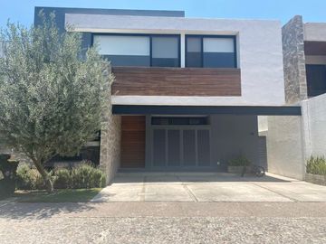 En Venta Casa en Jurica, Arco de Piedra, la Privada más Exclusiva en Jurica.