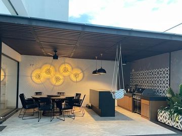 En Venta Casa en Jurica, Arco de Piedra, la Privada más Exclusiva en Jurica.