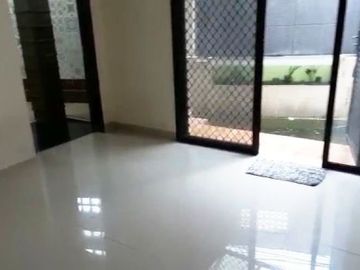 SEWA Rumah di Pejaten dalam cluster 2lantai security 24 jam