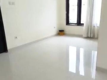 SEWA Rumah di Pejaten dalam cluster 2lantai security 24 jam