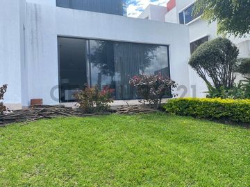 SE VENDE CASA INDEPENDIENTE 720 MTRS SECTOR CUMBAYA l