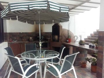 SE VENDE CASA INDEPENDIENTE 720 MTRS SECTOR CUMBAYA l