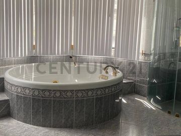 SE VENDE CASA INDEPENDIENTE 720 MTRS SECTOR CUMBAYA l