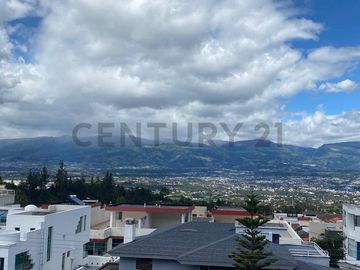SE VENDE CASA INDEPENDIENTE 720 MTRS SECTOR CUMBAYA l