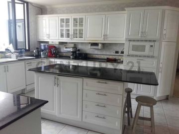 SE VENDE CASA INDEPENDIENTE 720 MTRS SECTOR CUMBAYA l
