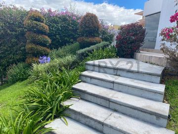 SE VENDE CASA INDEPENDIENTE 720 MTRS SECTOR CUMBAYA l