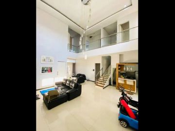 Rumah Mewah 2 Lt Dijual Puri Kencana Karah WP