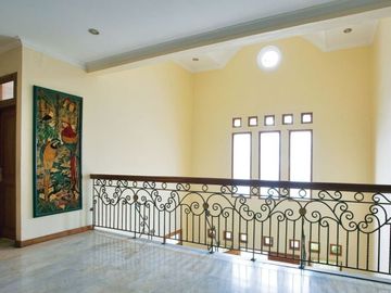 Rumah Bintaro Nyaman dan Strategis SemiFurnished Mewah