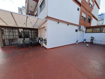 VENTA DEPARTAMENTO 3 AMBIENTES CON ESPECTACULAR TERRAZA PROPIA Y COCHERA EN RAMOS MEJIA