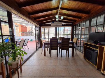 VENTA DEPARTAMENTO 3 AMBIENTES CON ESPECTACULAR TERRAZA PROPIA Y COCHERA EN RAMOS MEJIA
