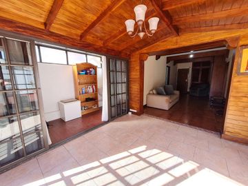 VENTA DEPARTAMENTO 3 AMBIENTES CON ESPECTACULAR TERRAZA PROPIA Y COCHERA EN RAMOS MEJIA