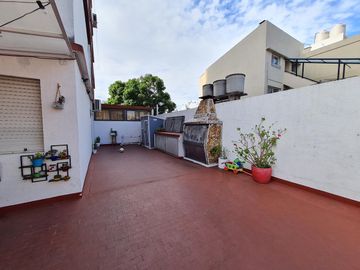 VENTA DEPARTAMENTO 3 AMBIENTES CON ESPECTACULAR TERRAZA PROPIA Y COCHERA EN RAMOS MEJIA