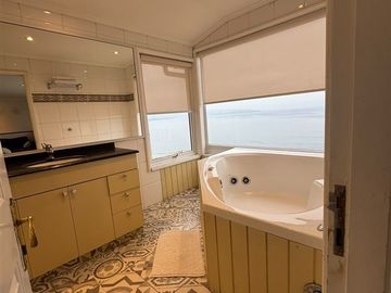 Casa en arriendo de 6 dorm. en Reñaca