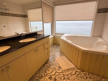Casa en arriendo de 6 dorm. en Reñaca