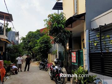 Rumah 2 lantai terawat di cipayung depok dijual butuh