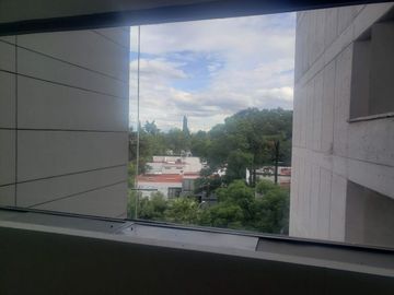Sierra Vertientes, obra gris, enormes espacios