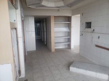Sierra Vertientes, obra gris, enormes espacios