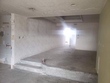 Sierra Vertientes, obra gris, enormes espacios