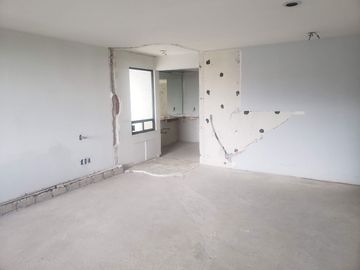 Sierra Vertientes, obra gris, enormes espacios