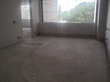 Sierra Vertientes, obra gris, enormes espacios