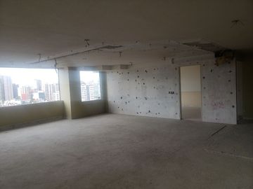 Sierra Vertientes, obra gris, enormes espacios