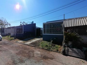 BONITA CASA EN FRACCIONAMIENTO SILOS
