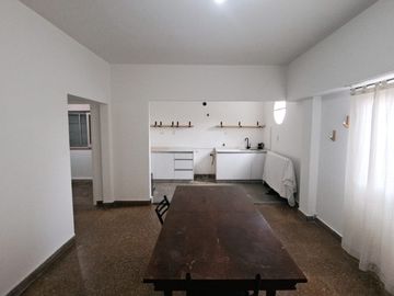 Casa con Departamento en venta en Haedo Chico