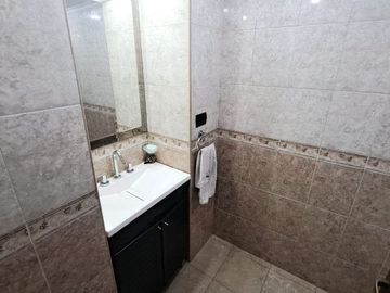 Casa con Departamento en venta en Haedo Chico
