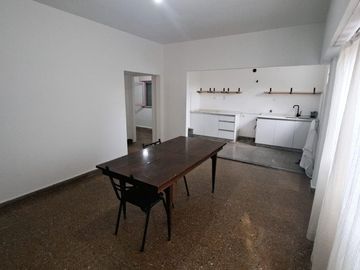 Casa con Departamento en venta en Haedo Chico