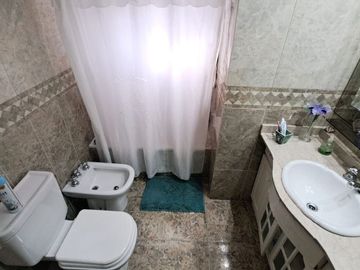 Casa con Departamento en venta en Haedo Chico