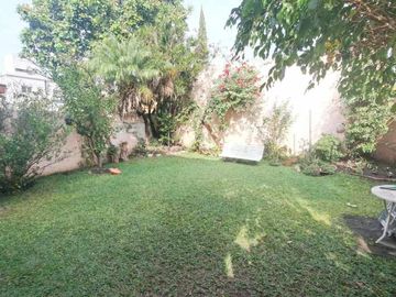 Casa con Departamento en venta en Haedo Chico