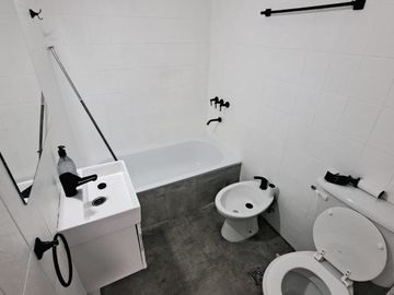 Casa con Departamento en venta en Haedo Chico