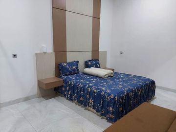 Disewakan Rumah FULL FURNISH Di Perumahan Royal Ketintang Regency