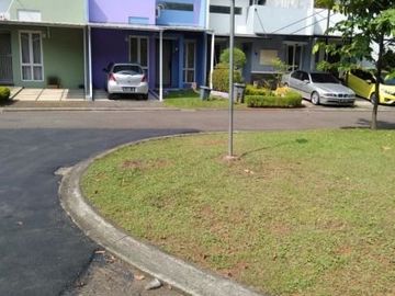 Dijual Rumah di The Icon Cluster Simplicity BSD Depan taman, Baru Selesai Renovasi