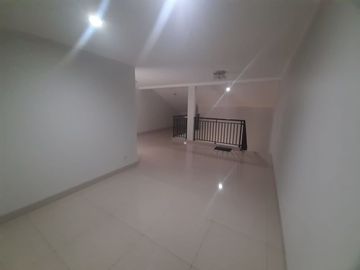 SEVILLA PARK BSD CITY RUMAH BARU BELUM PERNAH DIHUNI