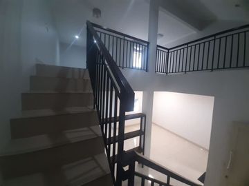 SEVILLA PARK BSD CITY RUMAH BARU BELUM PERNAH DIHUNI