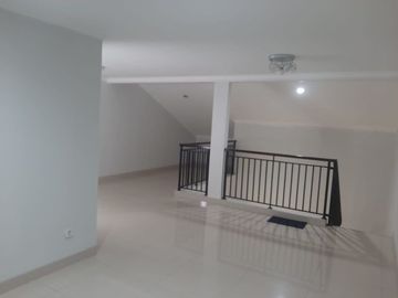 SEVILLA PARK BSD CITY RUMAH BARU BELUM PERNAH DIHUNI