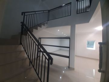 SEVILLA PARK BSD CITY RUMAH BARU BELUM PERNAH DIHUNI