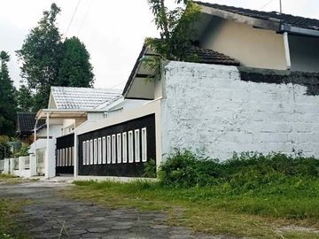 RUMAH ASRI TIDAK JAUH DARI PUSAT KOTA JOGJA