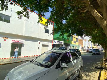 ✨ ¡Haz crecer tu negocio en una de las avenidas más comerciales de Chiclayo! ✨

📍 Ubicado estratégicamente en la Av. Sáenz Peña, este amplio local c